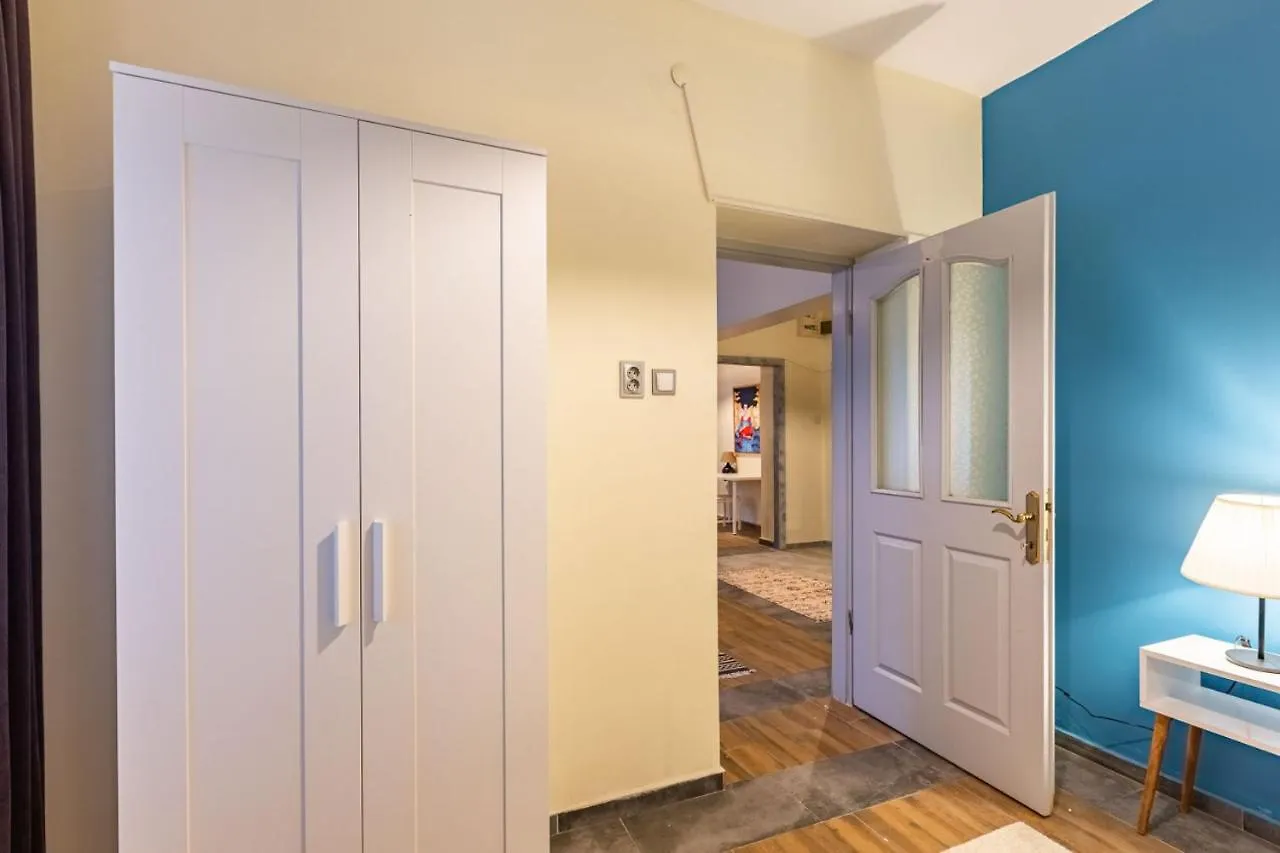 Charming Flat Near Trendy Attractions In Cihangir Istanbul Lejlighed