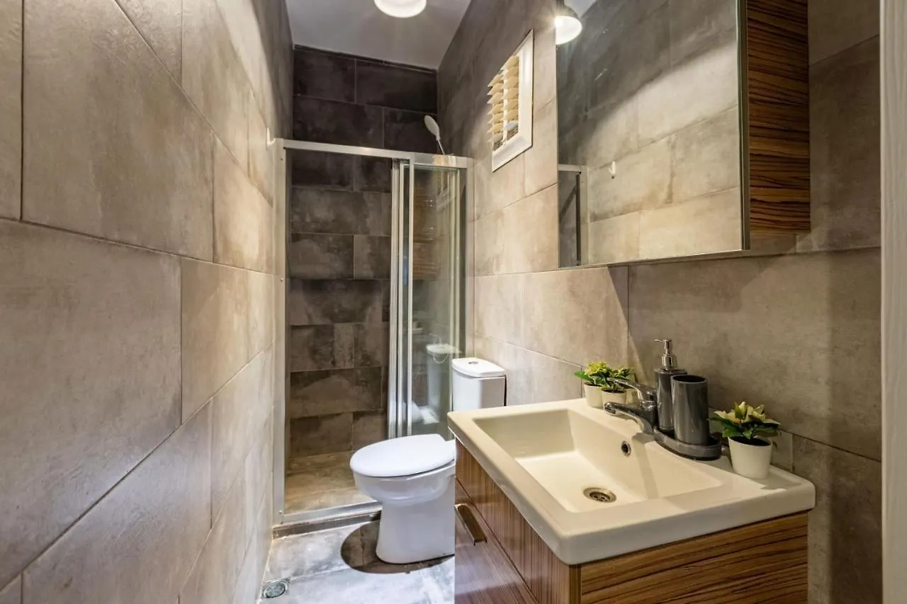 Charming Flat Near Trendy Attractions In Cihangir Istanbul 0*,